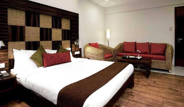 Hotel Jewel Of Chembur Мумбаи Экстерьер фото