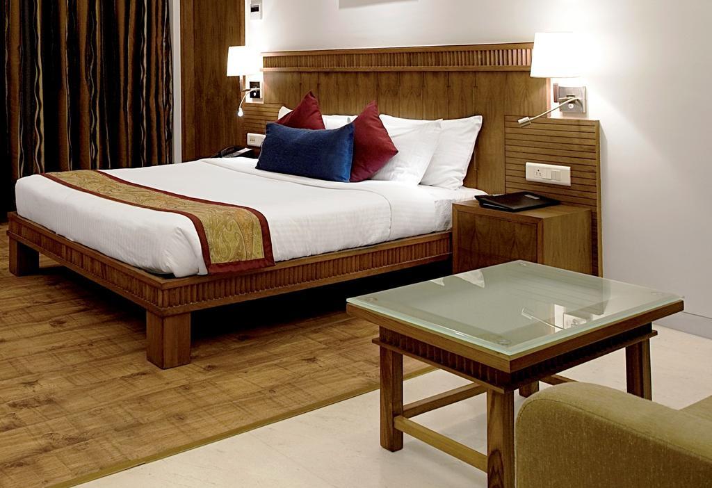 Hotel Jewel Of Chembur Мумбаи Экстерьер фото