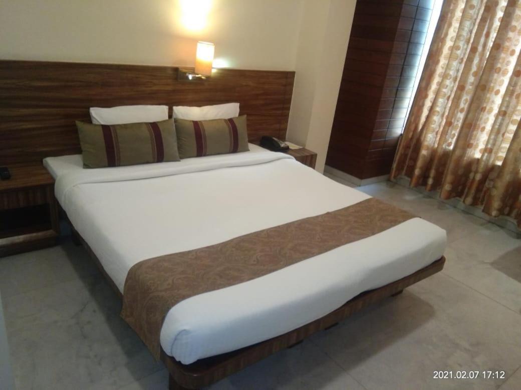 Hotel Jewel Of Chembur Мумбаи Экстерьер фото