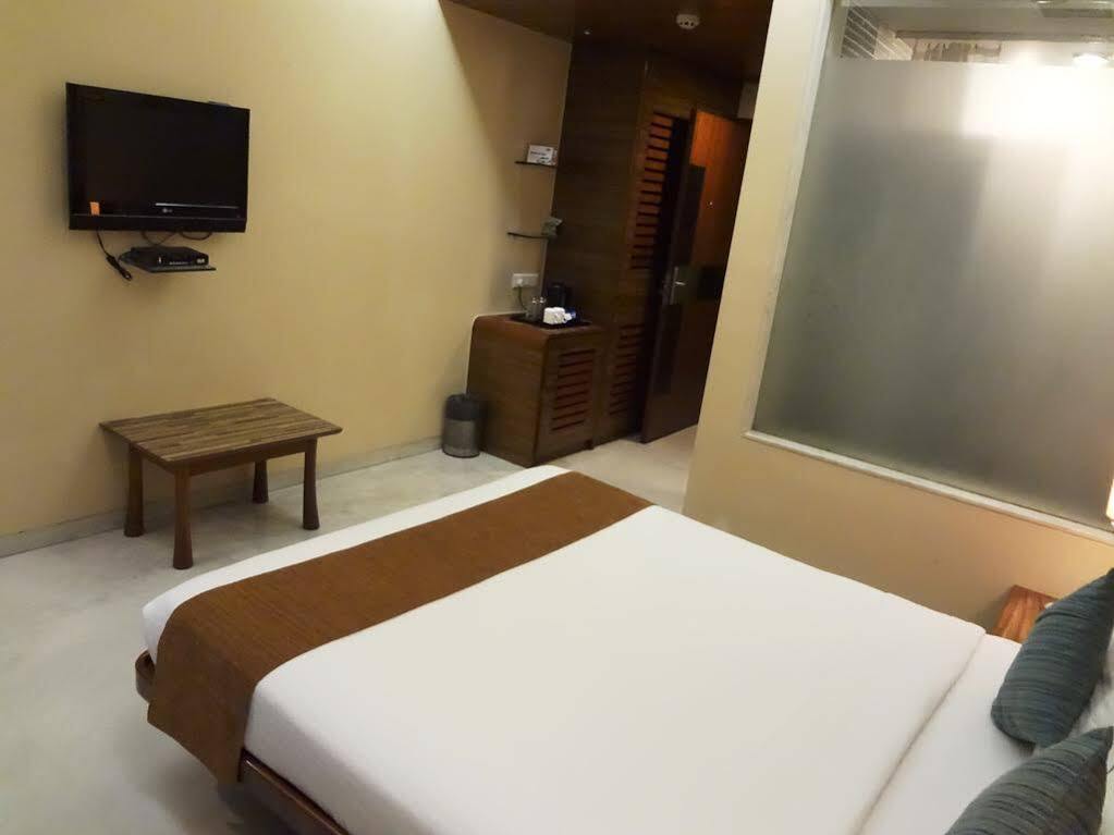 Hotel Jewel Of Chembur Мумбаи Экстерьер фото